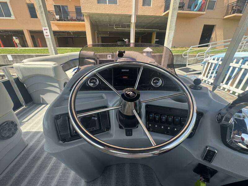 2021 Leisure Kraft Prestige 2635 LX Tri-Toon