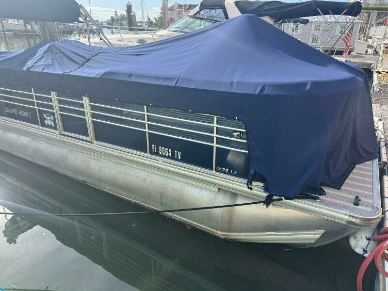 2021 Leisure Kraft Prestige 2635 LX Tri-Toon