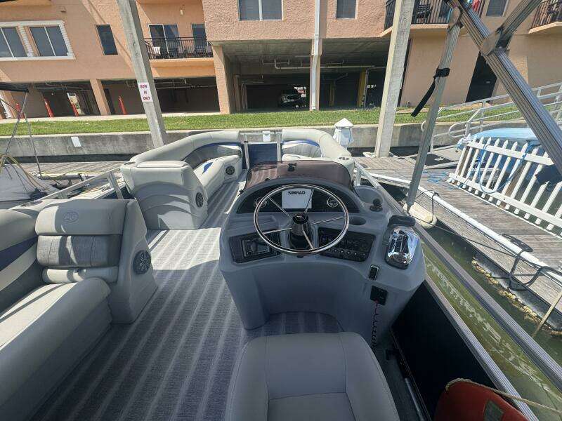 2021 Leisure Kraft Prestige 2635 LX Tri-Toon