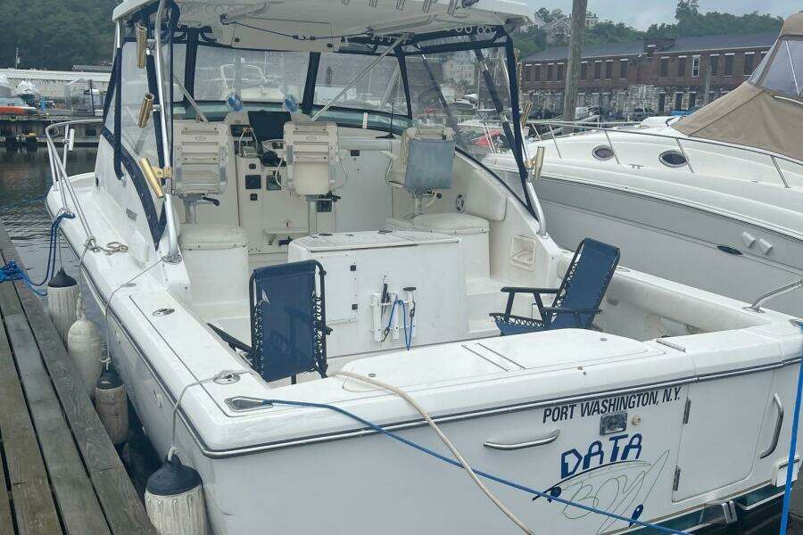 2001 Pursuit 3000 Offshore boat docked in Port Washington marina.