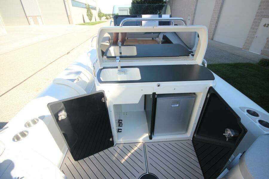 2024 Zodiac Medline 9 NEO