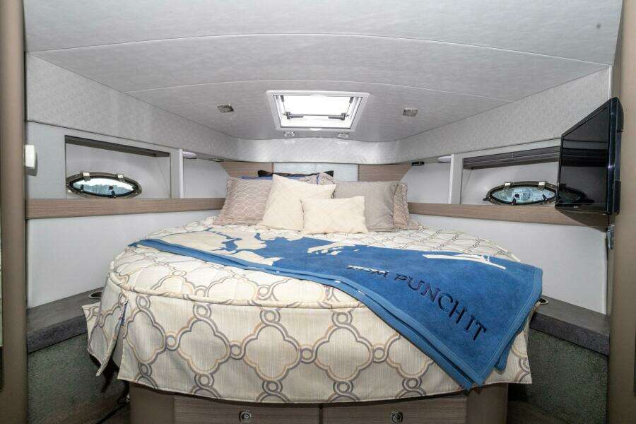 2018 Formula 37 Performance Cruiser