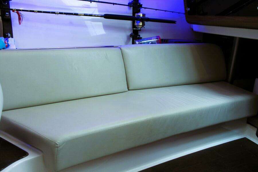 2017 Boston Whaler 345 Conquest