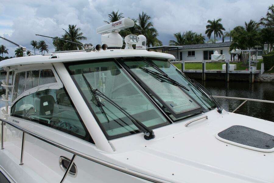2017 Boston Whaler 345 Conquest