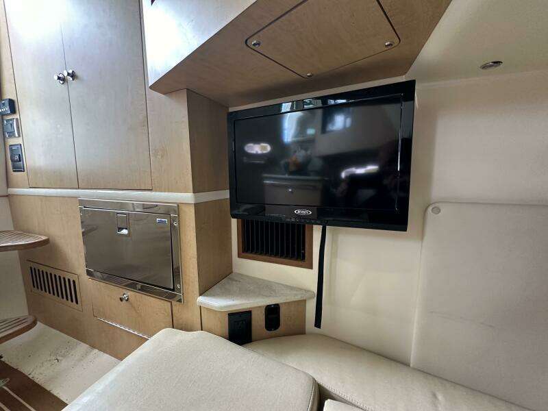 2015 Boston Whaler 370 Outrage