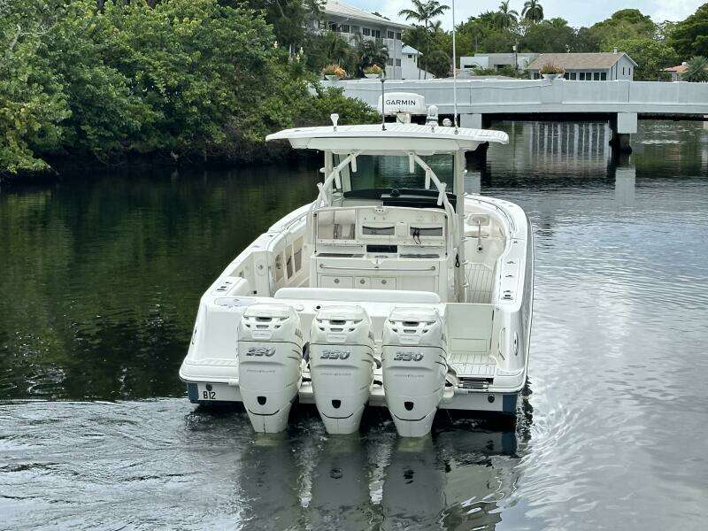 2015 Boston Whaler 370 Outrage