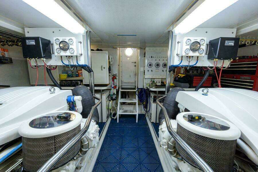 Lazzara 80 LOST TEXAN - Engine Room