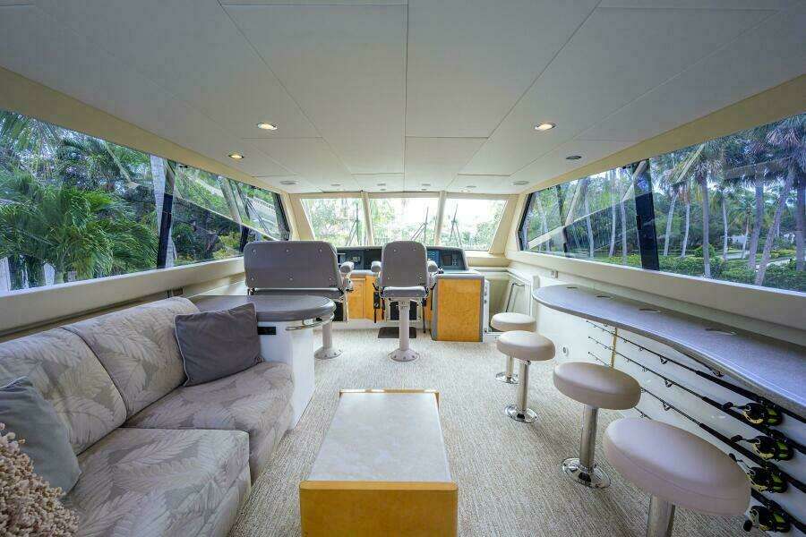 Lazzara 80 LOST TEXAN - Skylounge