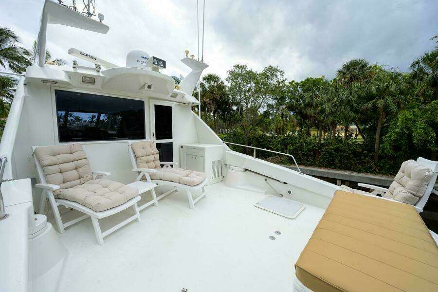 Lazzara 80 LOST TEXAN - Skylounge Aft Deck