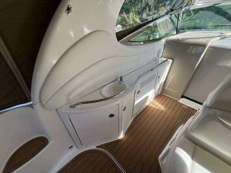 2002 Sea Ray 360 Sundancer Port side Wet Bar