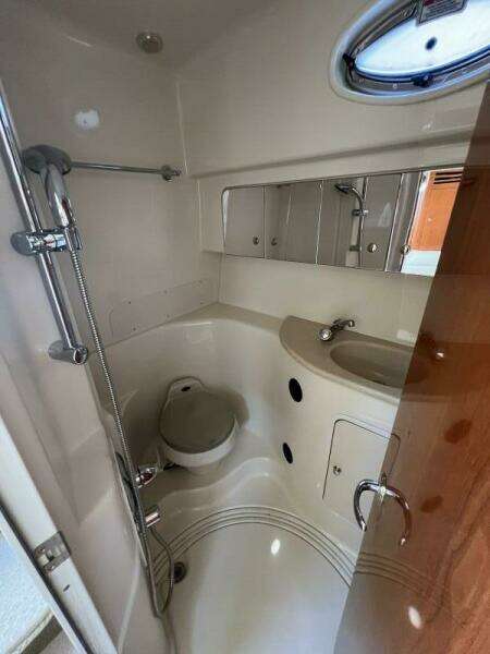 2002 Sea Ray 360 Sundancer Head