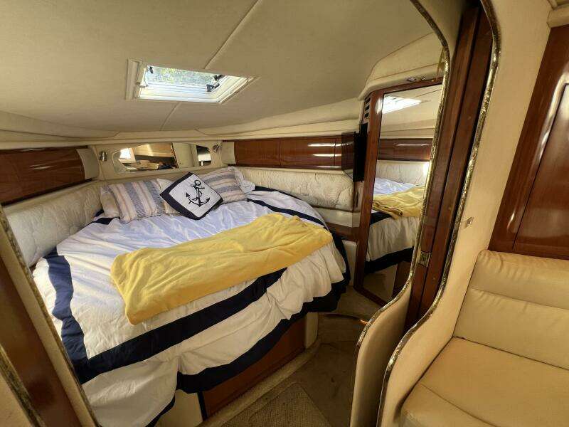 2002 Sea Ray 360 Sundancer Forward V-Berth looking to Starboard