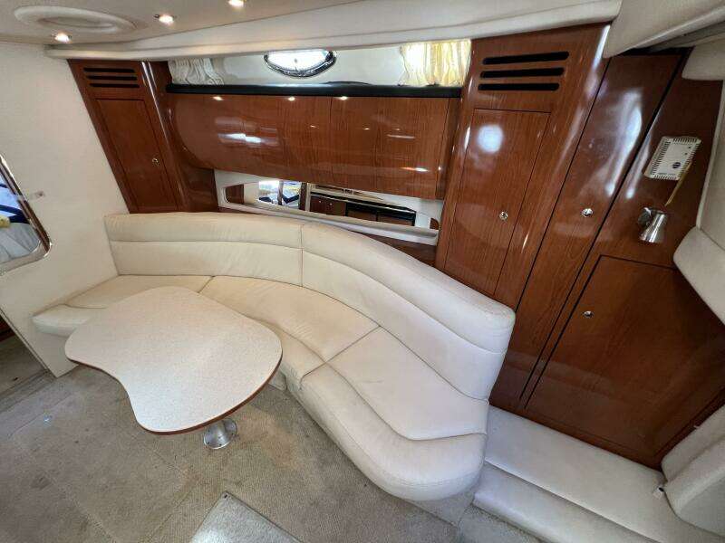 2002 Sea Ray 360 Sundancer Salon looking to Starboard