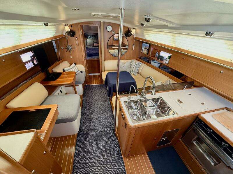 2011 Catalina 355