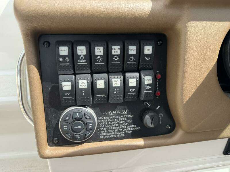 2011 Crownline 264 CR