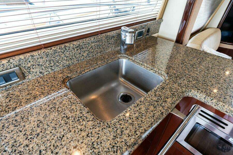 2007 Sea Ray 58 Sedan Bridge