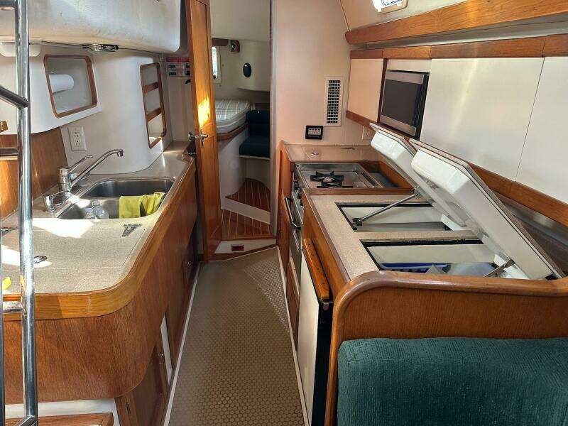 1997 Catalina Morgan 38