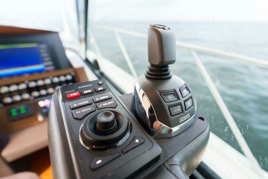 2017 Tiara Yachts C53 Coupe