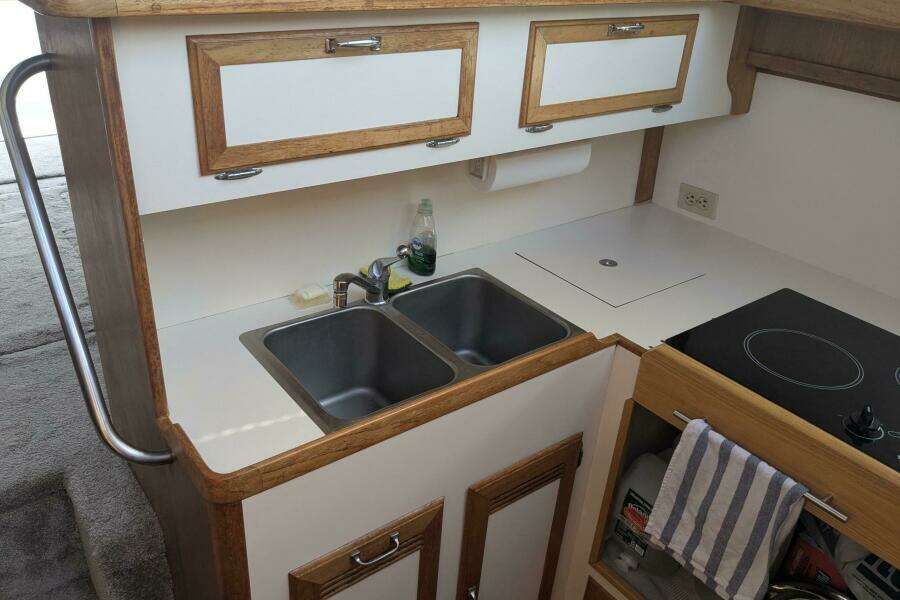 1988 Cape Dory 36 Flybridge Sedan Fast Trawler