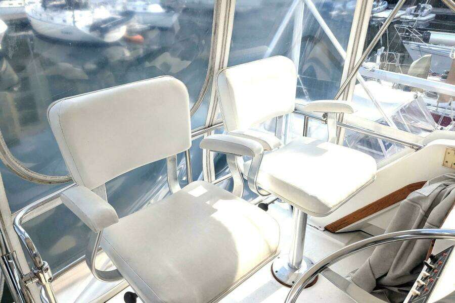 1988 Cape Dory 36 Flybridge Sedan Fast Trawler