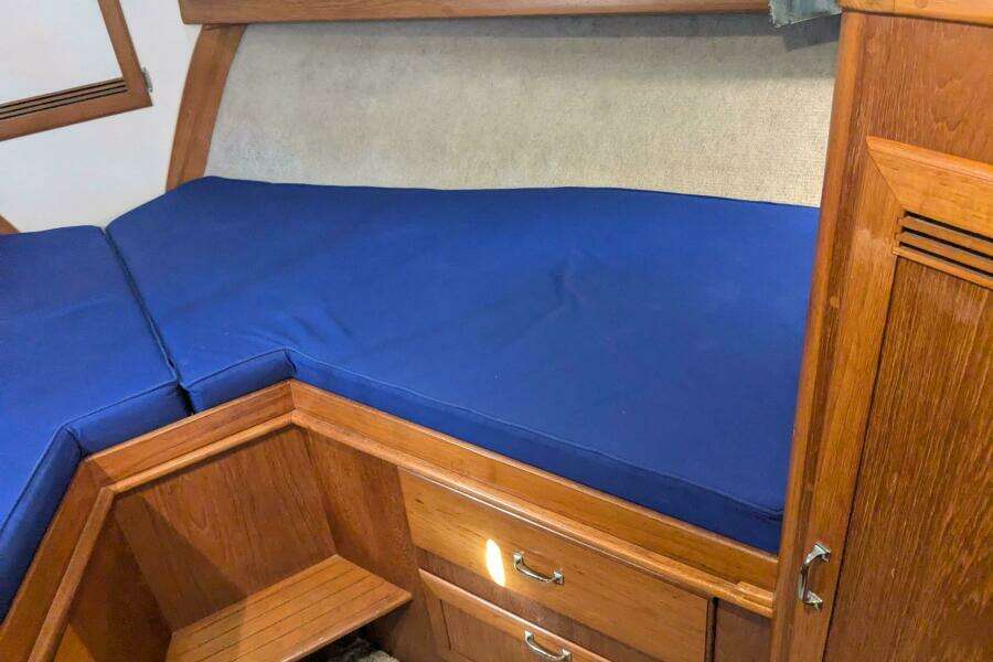 1988 Cape Dory 36 Flybridge Sedan Fast Trawler