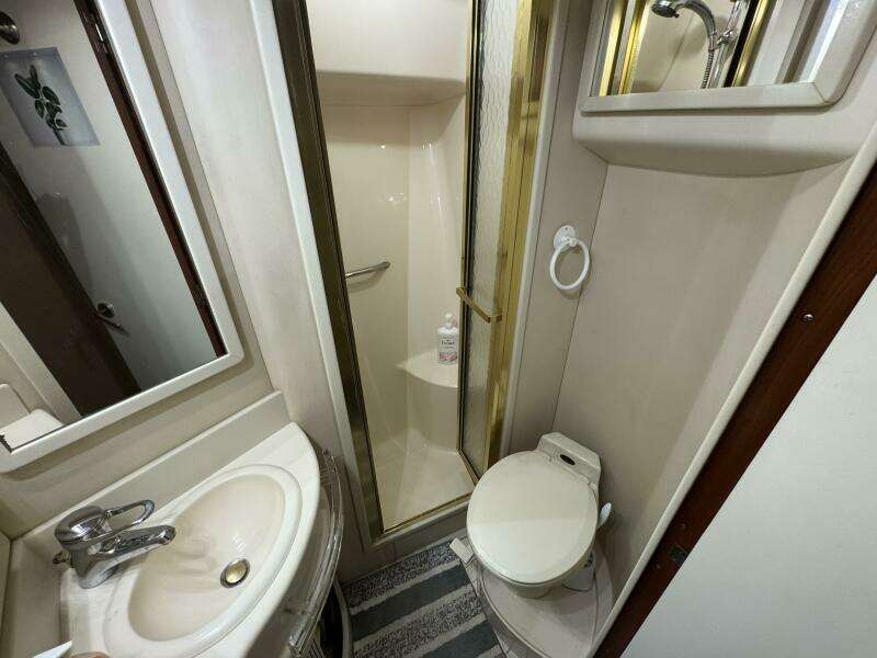 1998 Sea Ray 550 Sedan Bridge