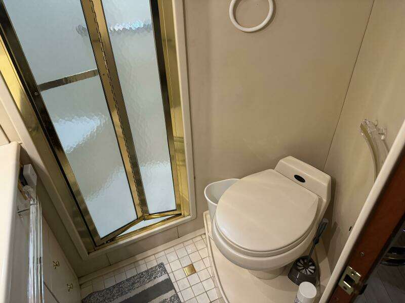 1998 Sea Ray 550 Sedan Bridge