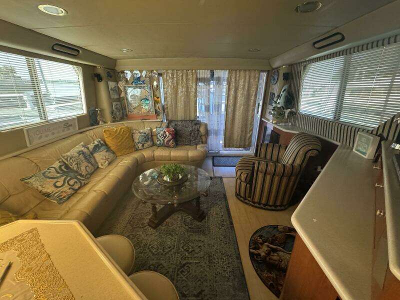 1998 Sea Ray 550 Sedan Bridge