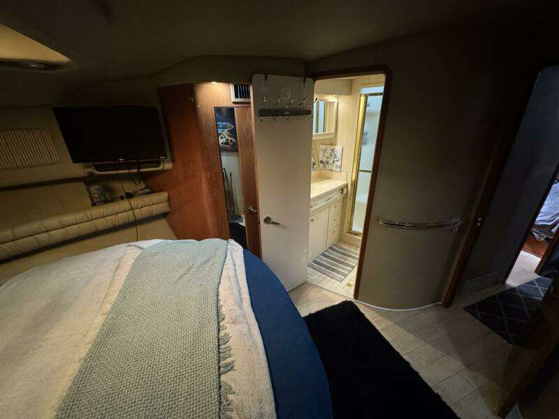 1998 Sea Ray 550 Sedan Bridge