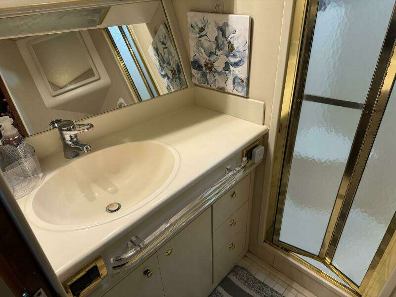 1998 Sea Ray 550 Sedan Bridge