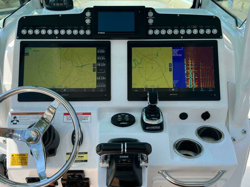 2019 Everglades 273 CC