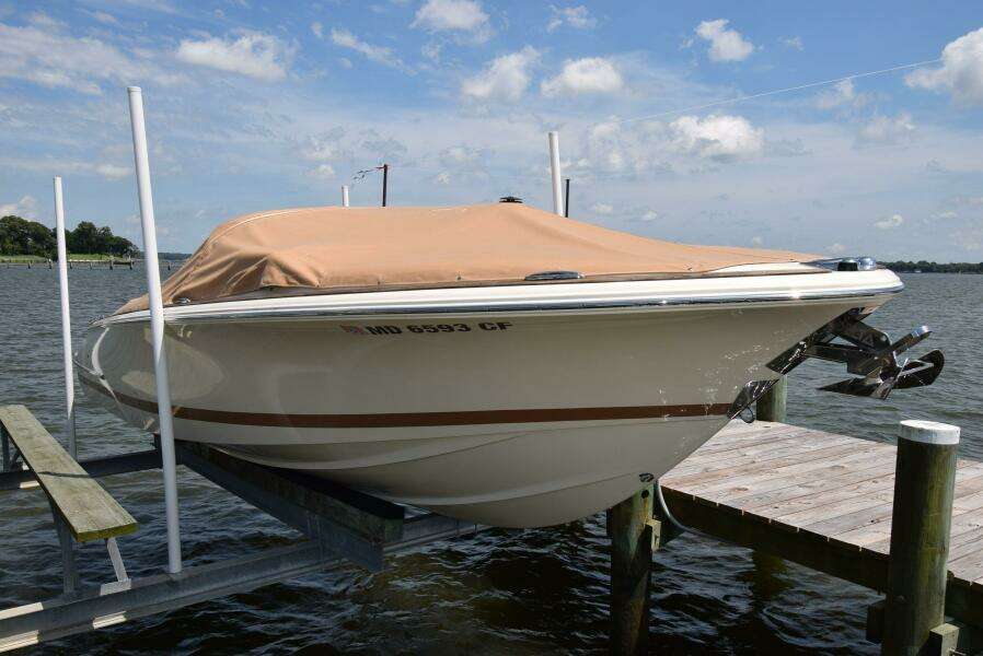 2014 Chris-Craft 25 Launch