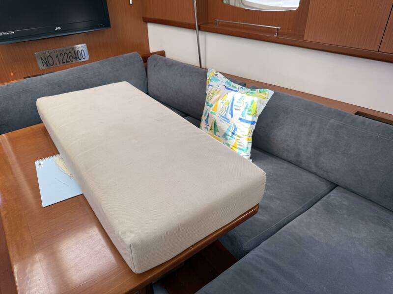 2010 Beneteau Oceanis 43