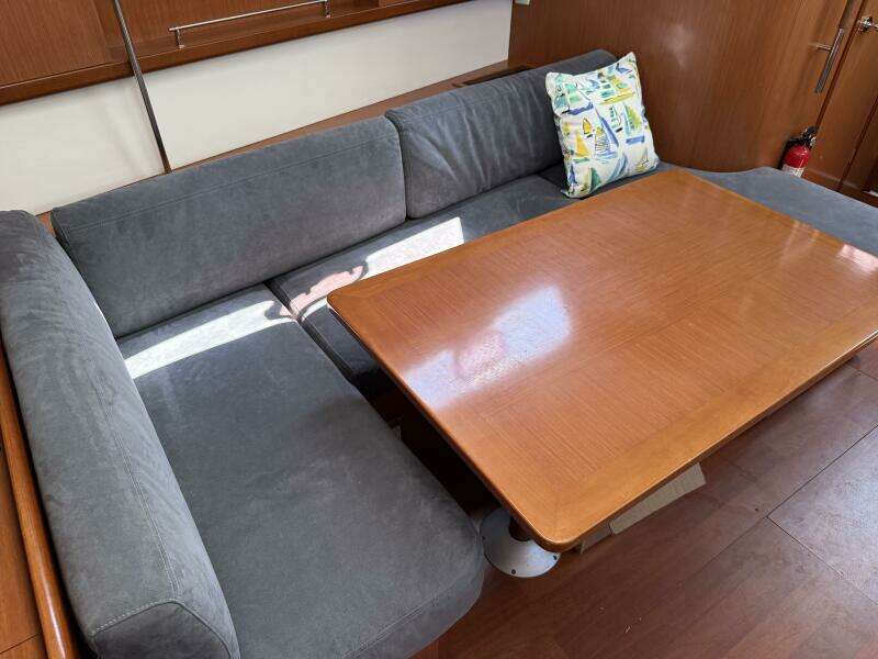 2010 Beneteau Oceanis 43