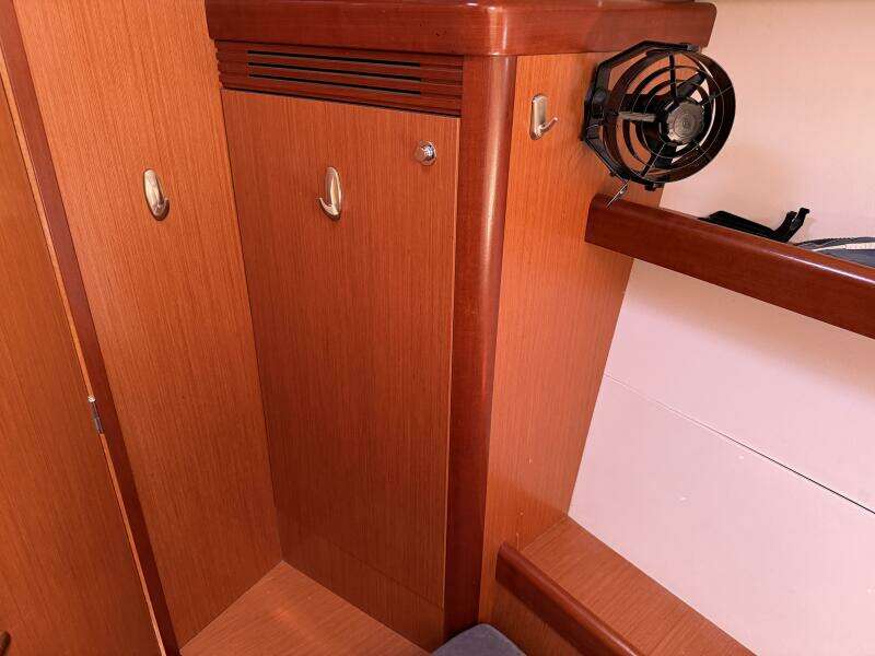 2010 Beneteau Oceanis 43