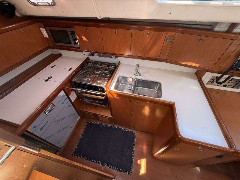 2010 Beneteau Oceanis 43