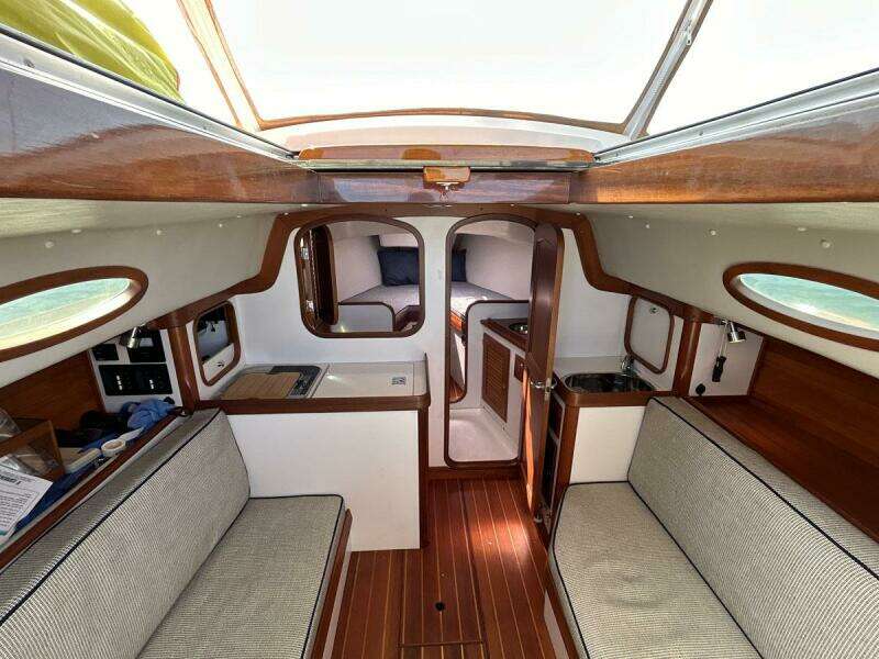 GALLUP, 2011 Alerion 33