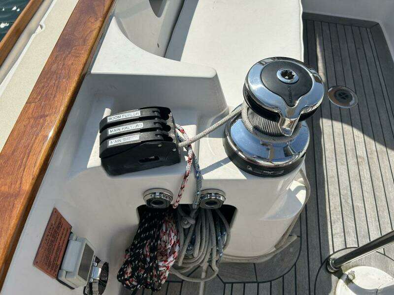 GALLUP, 2011 Alerion 33