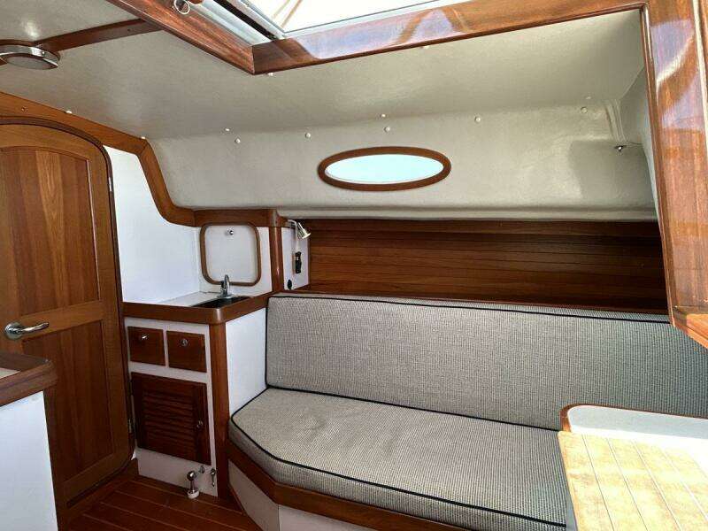 GALLUP, 2011 Alerion 33