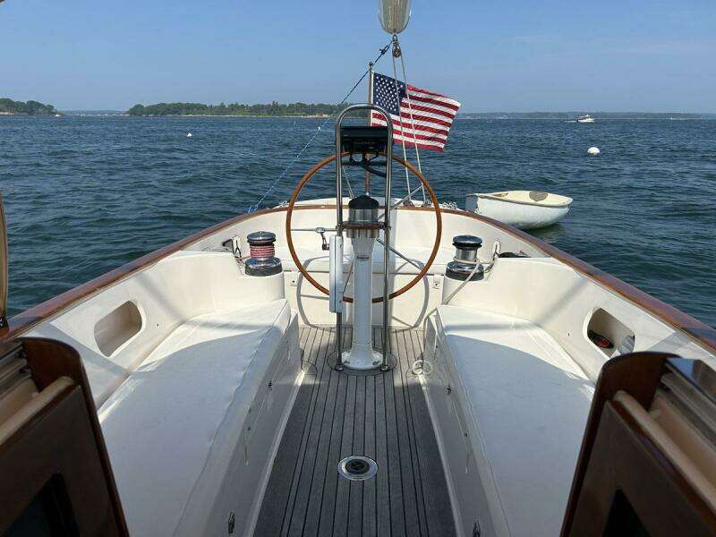 GALLUP, 2011 Alerion 33