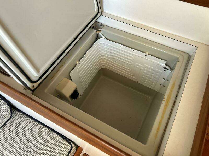 GALLUP, 2011 Alerion 33