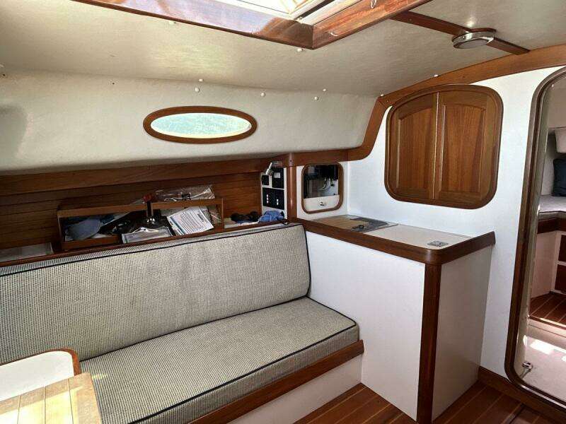 GALLUP, 2011 Alerion 33