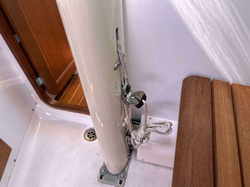 GALLUP, 2011 Alerion 33