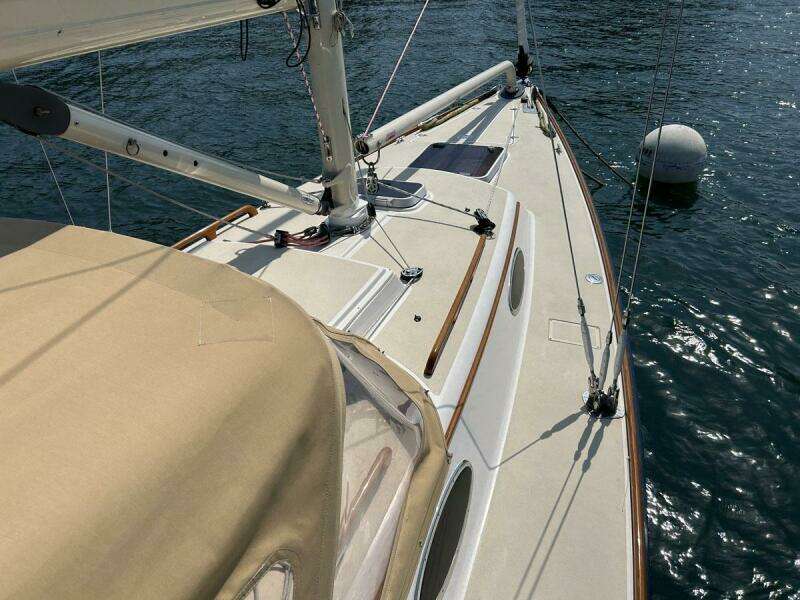 GALLUP, 2011 Alerion 33