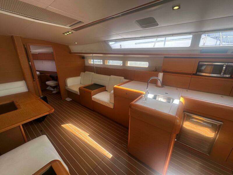 1028 SO509 Main Cabin Starboard