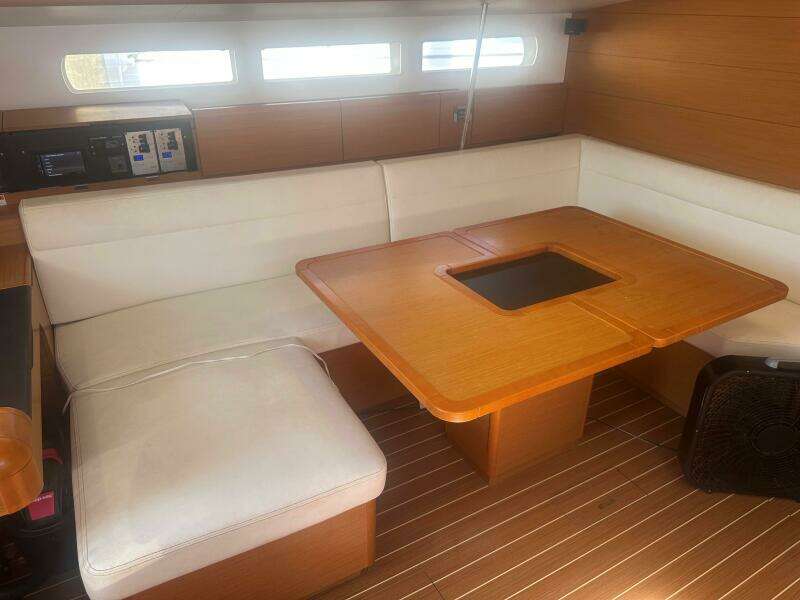 1027 SO509 Salon Dinette