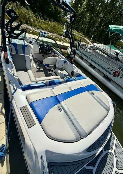 2010 Correct Craft Super Air Nautique
