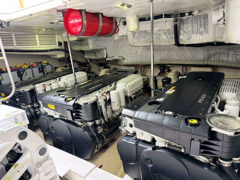 2014 Tiara Yachts 5800 Sovran