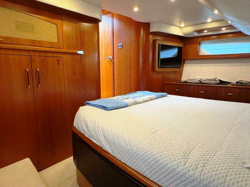2014 Tiara Yachts 5800 Sovran