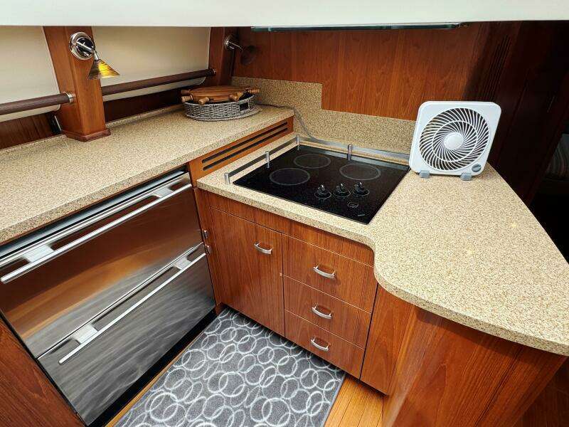 2014 Tiara Yachts 5800 Sovran